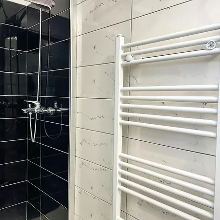 Apartman Sunset Reflection Golem