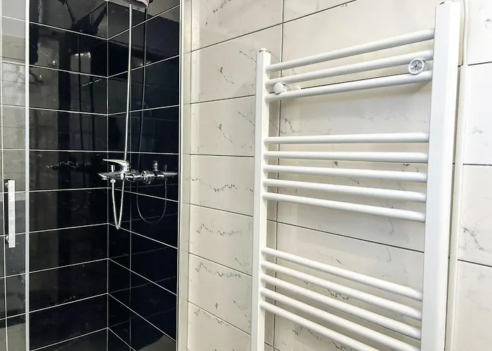 Apartman Sunset Reflection Golem